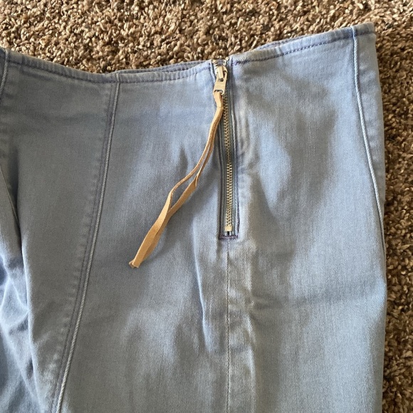 High-waisted Jean shorts - Picture 3 of 5